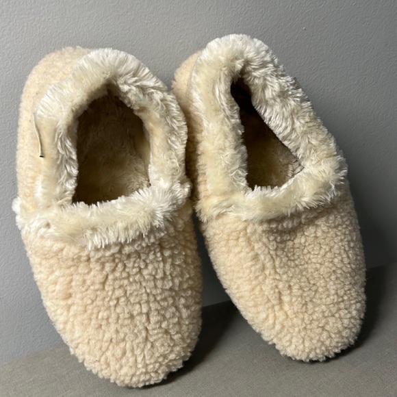 Minnetonka Shoes - Minnetonka Sherpa Slippers